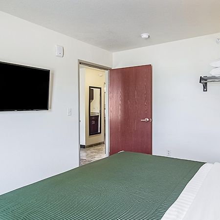 Cobblestone Inn & Suites - Guernesey Exterior foto