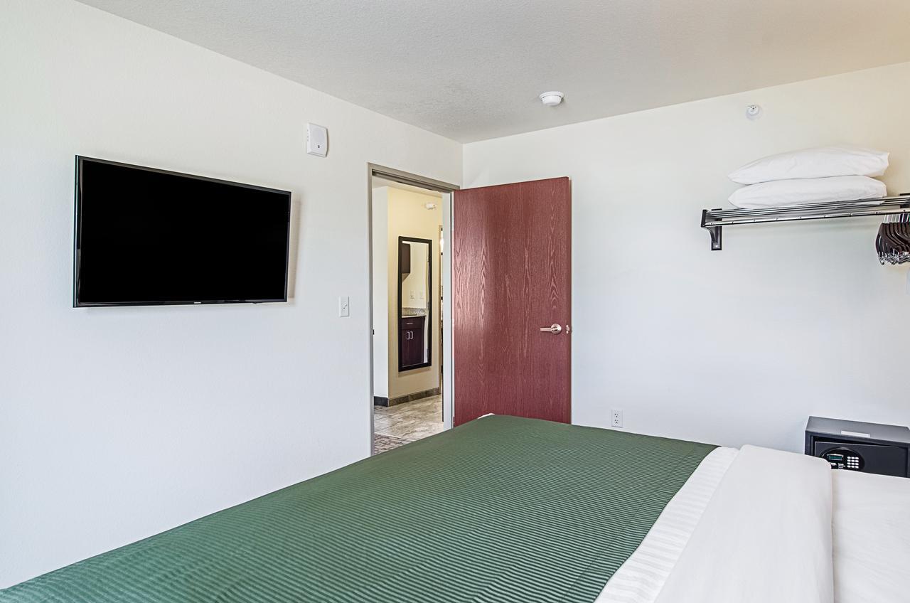 Cobblestone Inn & Suites - Guernesey Exterior foto