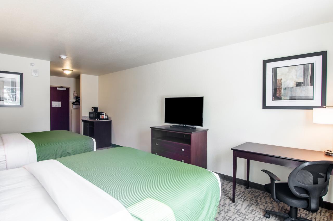 Cobblestone Inn & Suites - Guernesey Exterior foto