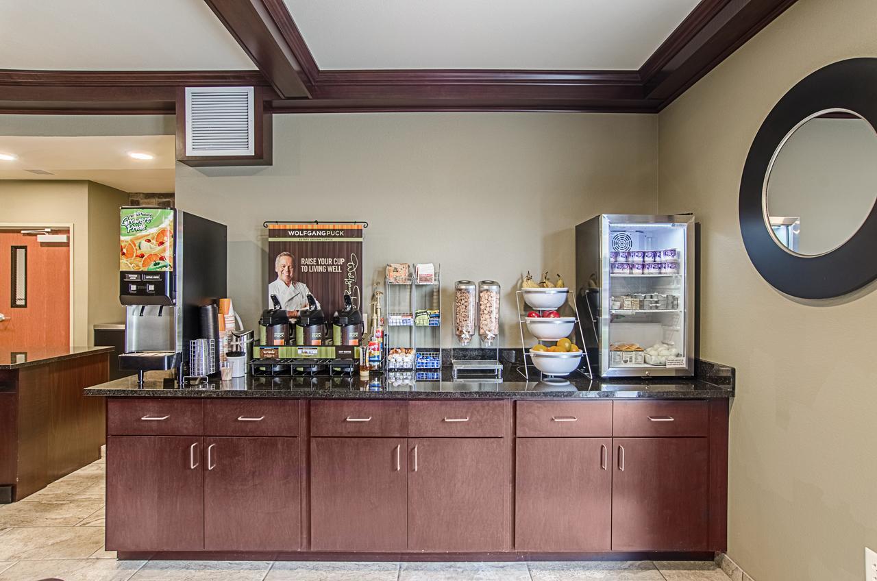 Cobblestone Inn & Suites - Guernesey Exterior foto