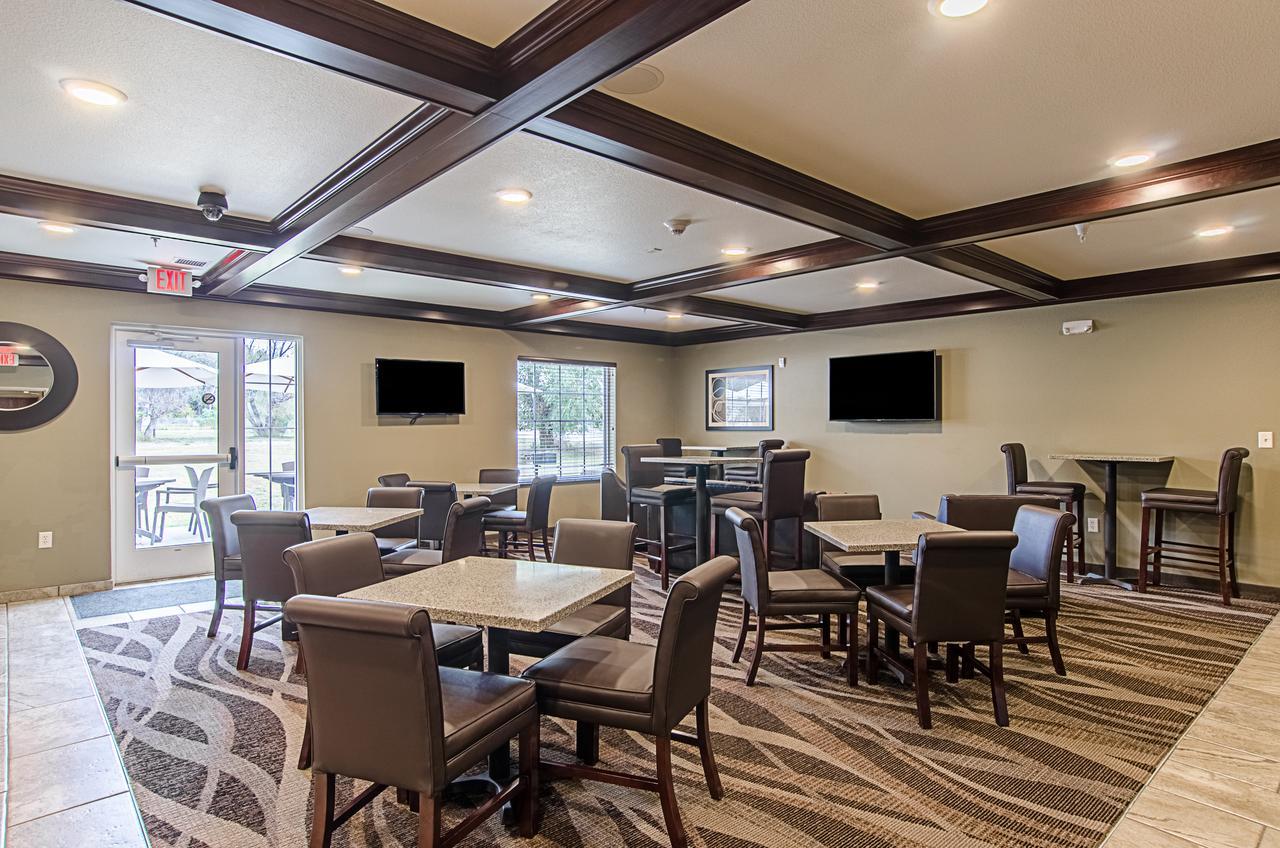 Cobblestone Inn & Suites - Guernesey Exterior foto