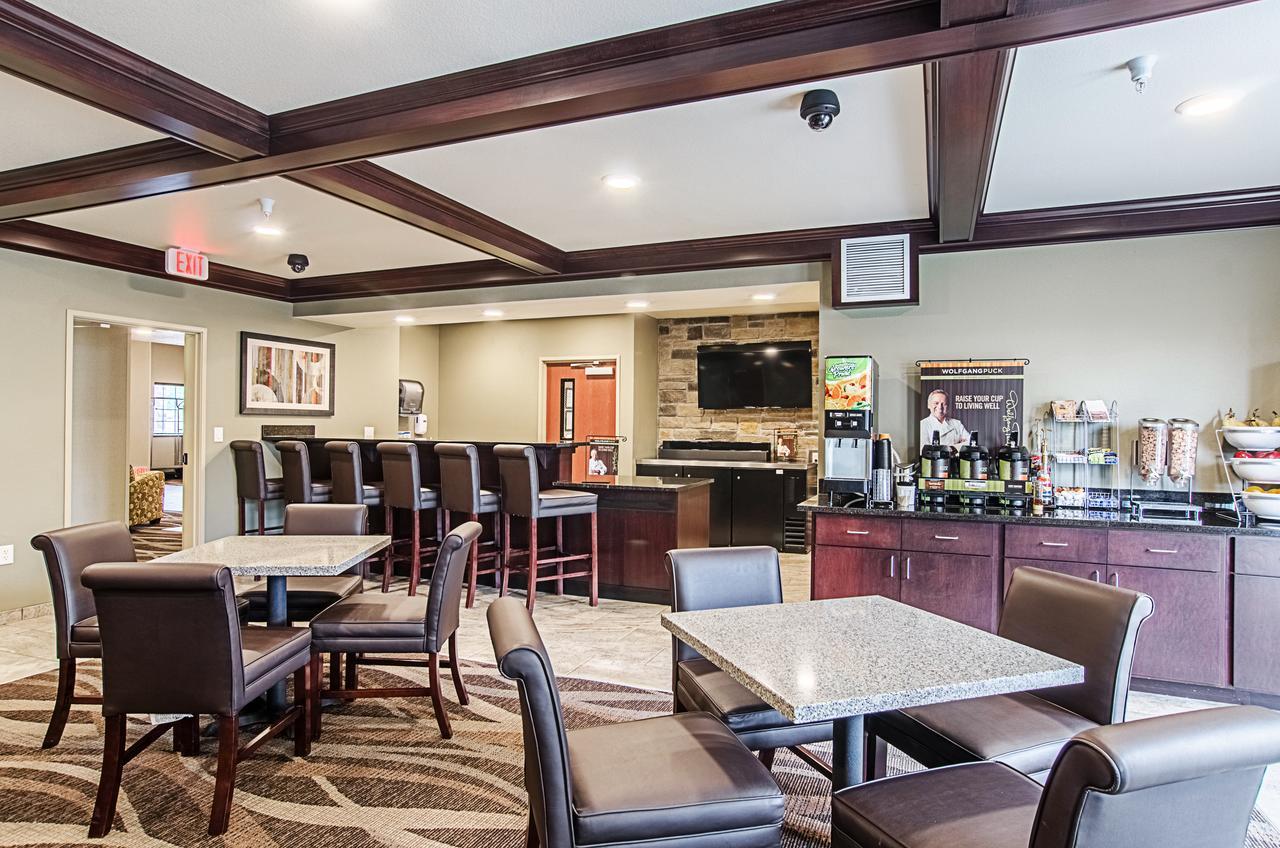 Cobblestone Inn & Suites - Guernesey Exterior foto